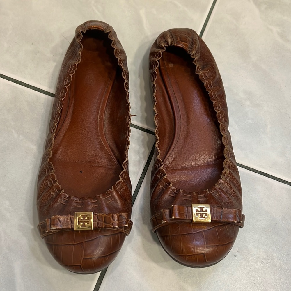 Tory Burch Brown Leather Alligator Embossed Bow Flats